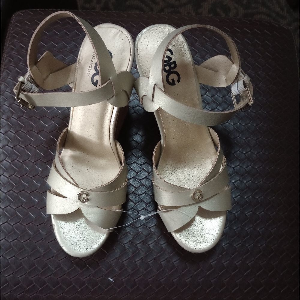 🆕👡GBG Gold Strappy Sandals - Guess